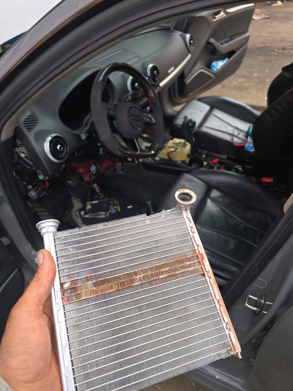Radiateur de chauffage déposé d’une Audi